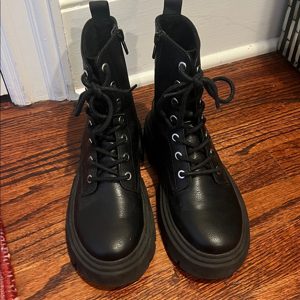 Girls Fleece Lined Winter Boots Size 4 - Picture 2 of 10